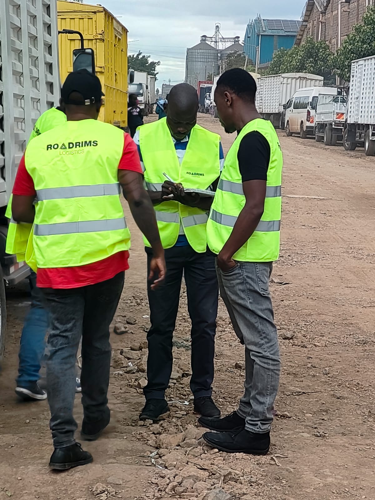 Roadrims Logistics team